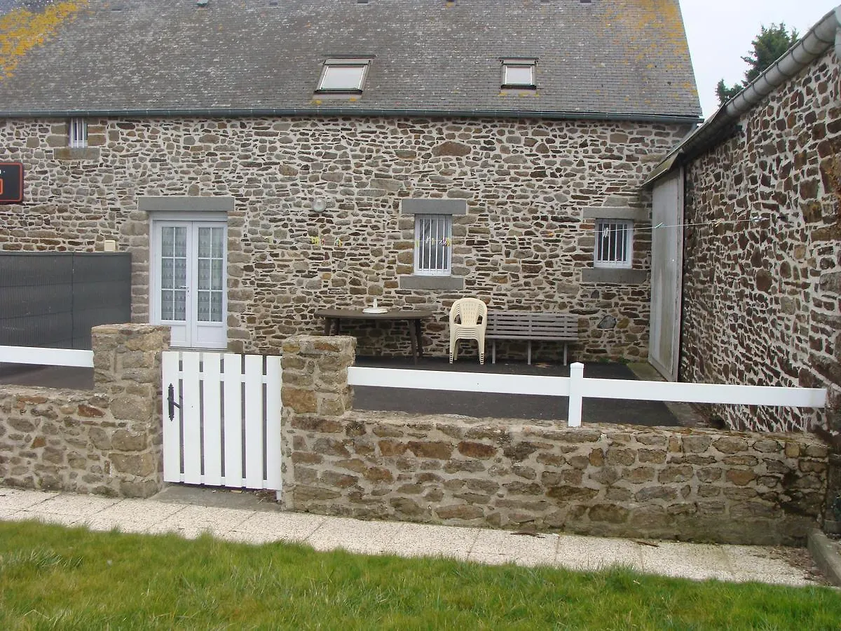 *** Bed & Breakfast Chambres D'Hotes Le Petit Angle Saint-Broladre France